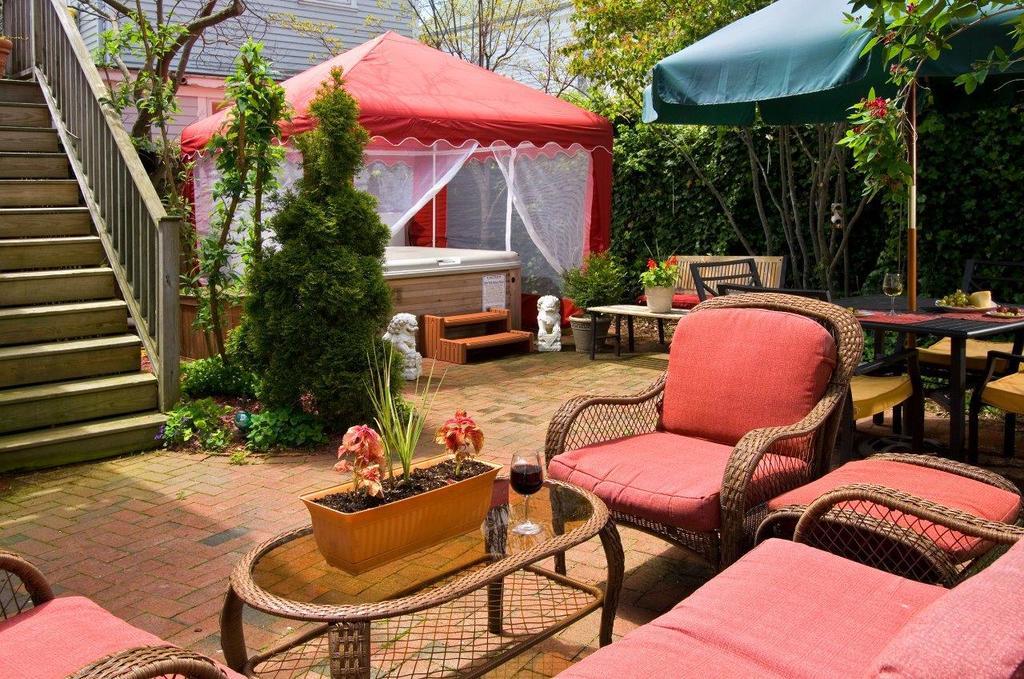 Queen Vic Guest House (Adults Only) プロビンスタウン エクステリア 写真